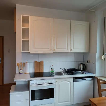 2 Zimmer Mit Kuechenzeile Und Bad * Bochum