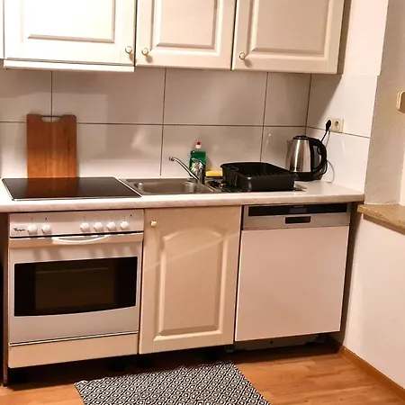 2 Zimmer Mit Kuechenzeile Und Bad Bochum