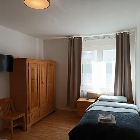 2 Zimmer Mit Kuechenzeile Und Bad 보훔